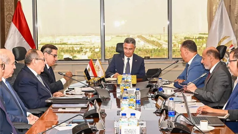 وزير التموين يبحث مع «البنك الإسلامي للتنمية» دعم مشروعات الأمن الغذائي