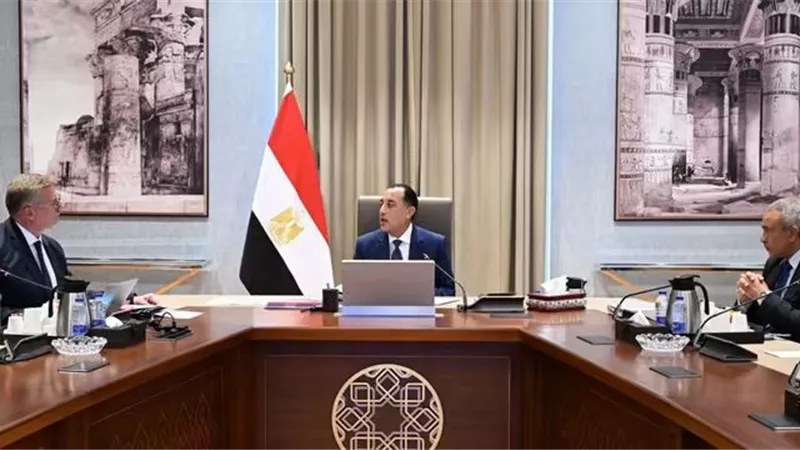 مدبولي يتابع ملفات البترول والثروة المعدنية وخطط زيادة إنتاج الغاز