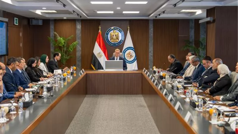 هيئة البترول تعلن 63 كشفًا جديدًا وخططًا لرفع الإنتاج وتشغيل مجمع أسيوط