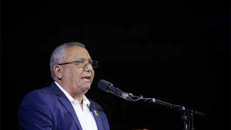 آيزنكوت يهاجم بينيت وليبرمان ويتهمهما بإضعاف فرص المعارضة أمام نتنياهو