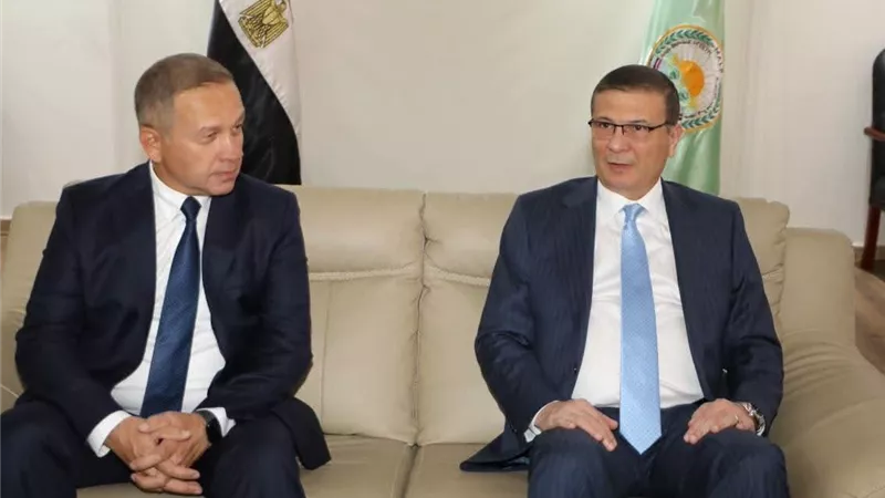وزير الزراعة يستعرض الجهود المصرية في إنتاج التقاوي والزراعة الصحراوية وإدارة المياه