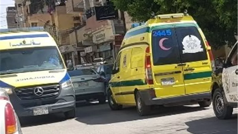 التوك توك اتقلب بيهم على صحراوي إسنا.. 5 مصابين بينهم حالة حرجة