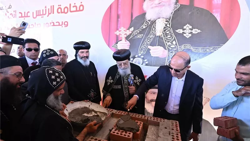 البابا تواضروس ومحافظ المنيا يضعان حجر أساس الكاتدرائية الجديدة بدير البهنسا