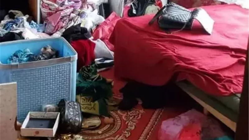 يكسرون الكاميرات قبل السرقة.. عصابات مرتبطة بالحوثي تنهب منازل ومحلات سكان صنعاء