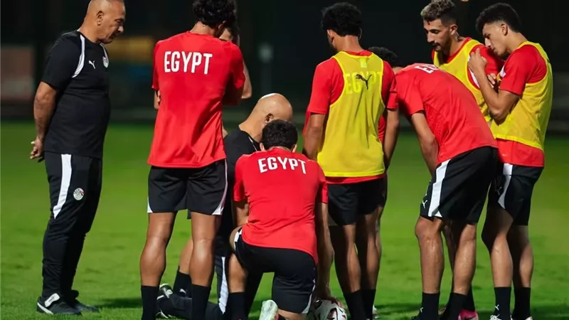 «قبل موقعة جنوب السودان.. أبوريدة يشعل حماس لاعبي منتخب مصر برسالة قوية