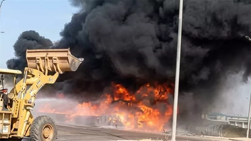السيطرة على حريق مواسير صرف بالمنطقة الصناعية في 6 أكتوبر 