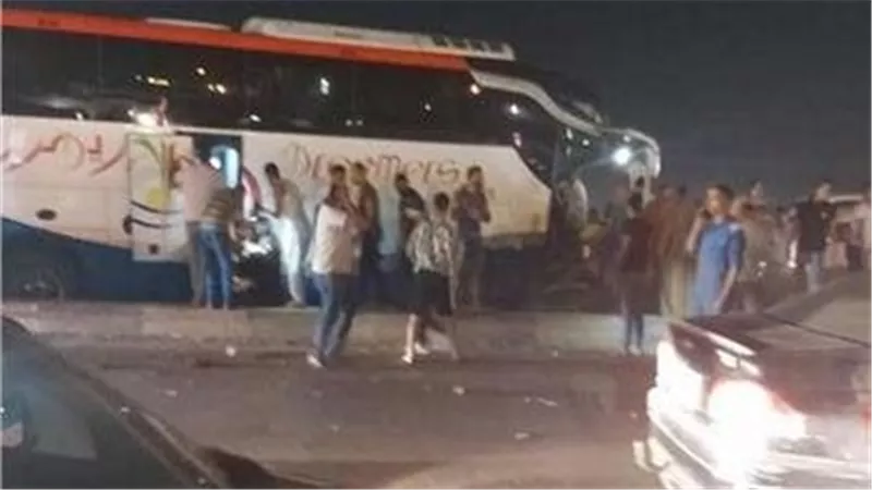 مصرع شخص وإصابة 12 آخرين في حادث تصادم بالطريق الصحراوي بالإسكندرية.. التفاصيل الكاملة