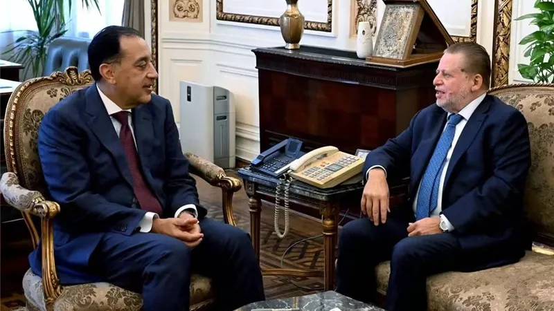 رئيس الوزراء يبحث مع محافظ البنك المركزي محاور العمل المرتبطة بإصلاحات الاقتصاد المصري