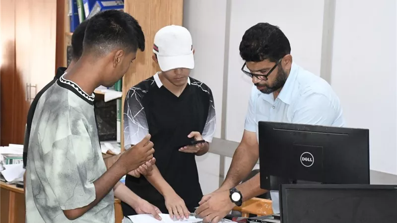 الإدارة المركزية لشئون الطلاب بجامعة قناة السويس تنهي إجراءات 3 آلاف طالب