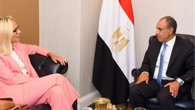 وزير الخارجية يلتقي سيجريد كاج نائبة رئيس وزراء هولندا السابقة