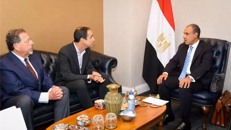 وزير الخارجية يؤكد رفض مصر القاطع لأية محاولات لتهجير الفلسطينيين من أرضهم أو فصل قطاع غزة عن الضفة الغربية