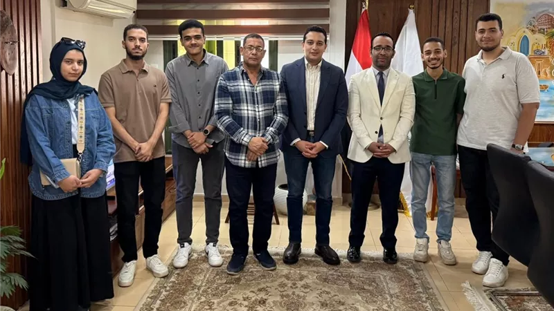 نائب محافظ الفيوم يناقش مع طلاب الحاسبات إنشاء تطبيق إلكتروني متكامل