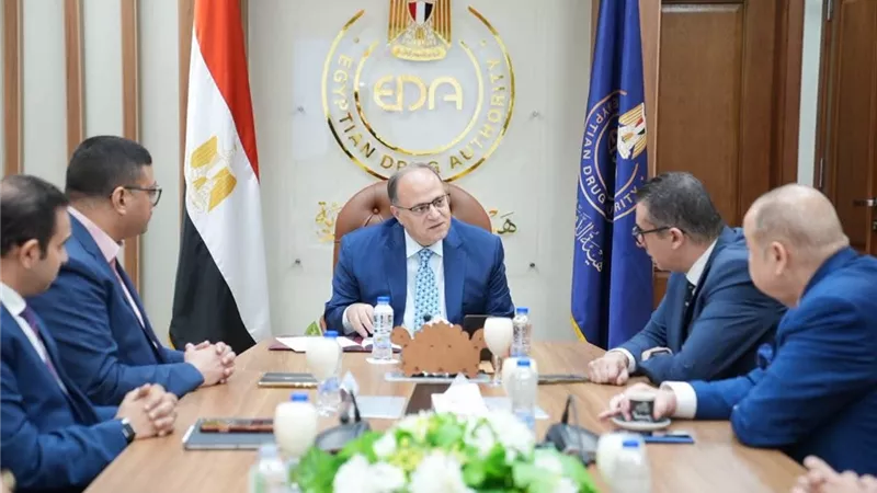 رئيس هيئة الدواء يبحث دعم الاستثمار وتعزيز حضور الدواء المصري دوليًا