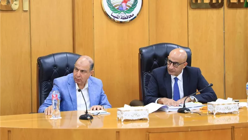 محافظ المنيا ووزير التعليم يبحثان تطوير العملية التعليمية بالمحافظة