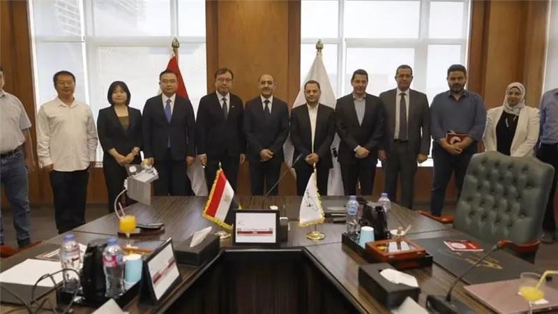 الرئيس التنفيذي لوكالة الفضاء المصرية يستقبل وفدًا من هيئة الأرصاد الجوية الصينية