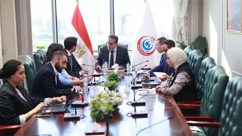وزير الصحة يبحث مع إيرباص هليكوبترز تطوير منظومة الإسعاف الجوي في مصر