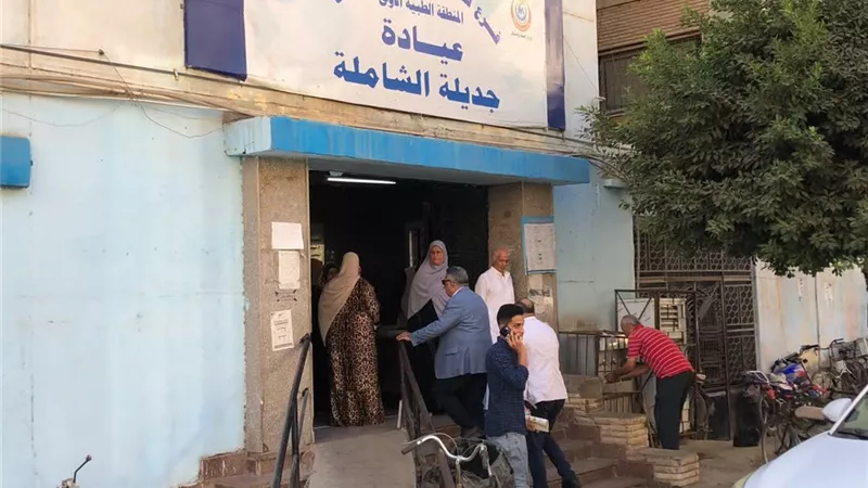 محافظ الدقهلية في زيارة مفاجئة لعيادة التأمين الصحي بجديلة