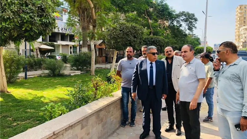 محافظ الدقهلية يواصل جولته الصباحية ويتفقد الحدائق والجزيرة الوسطى بشارع الجيش بالمنصورة