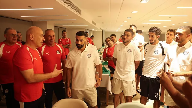 حازم إمام يفتح النار على حسام حسن: «صلاح مش عيل صغير»