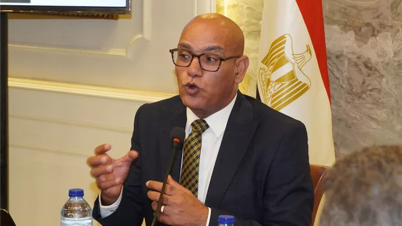 «6 أوراق و7 دقائق».. عبد الناصر قنديل يكشف تعقيدات انتخابات المحليات ويطرح الحل