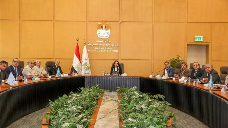 وزيرة الإسكان تتابع تنفيذ مشروعات «حياة كريمة» والتجمعات التنموية في سيناء