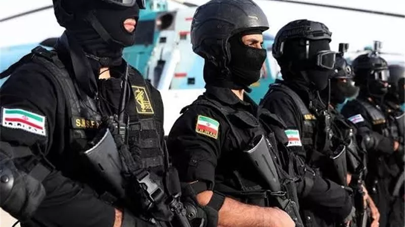 مساعد قائد الحرس الثوري: الحرب مستمرة والولايات المتحدة تكذب بشأن مضيق هرمز 