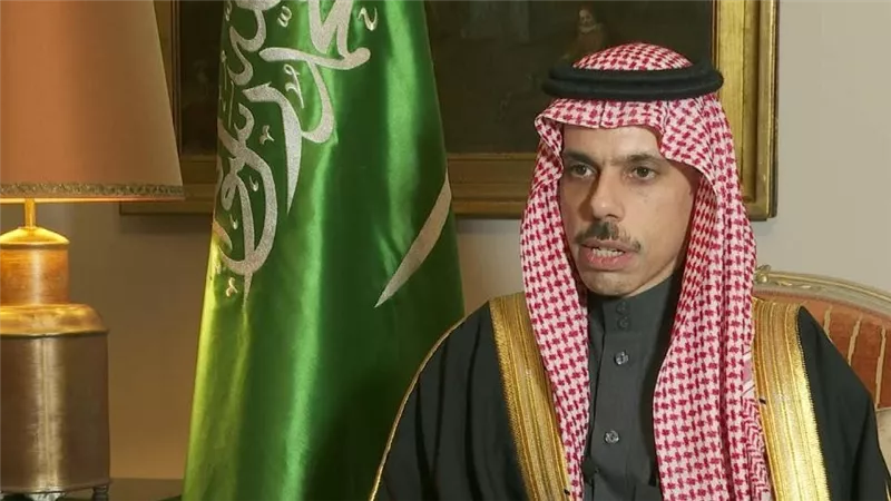 وزير الخارجية السعودي يبحث مع نظيريه القطري والكويتي تطورات الأوضاع في المنطقة
