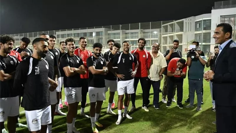 وزير الشباب والرياضة يؤازر منتخب مصر قبل مواجهة أنجولا في تصفيات أمم أفريقيا