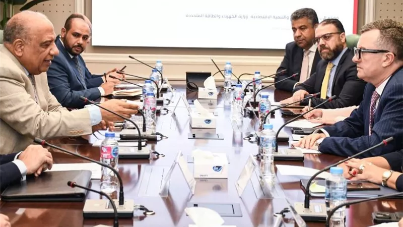 وزيرا الكهرباء والتخطيط يبحثان استغلال محطات الكهرباء في تحلية مياه البحر
