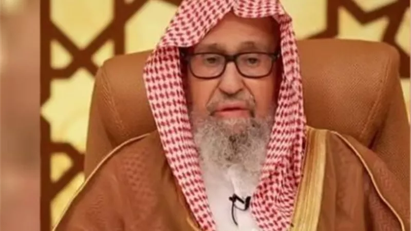 مفتي السعودية يدعو الجنود للاستعداد للتضحية بأرواحهم في مواجهة الحوثيين