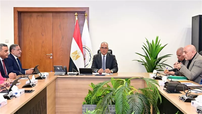 الري: التوجيه بإزالة التعديات ورفع كفاءة محطات الصرف والرفع