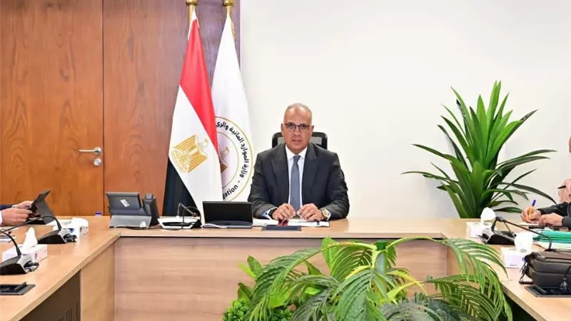 وزير الري يتابع تقييم موسم الصيف ويوجه بتطوير منظومة المياه في بني سويف والمنيا