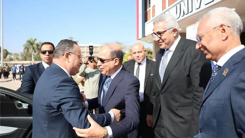 محافظ المنيا ورئيس الجامعة يستقبلان وزير التعليم العالي بجامعة المنيا