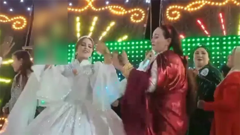 العروسة بترقص بالآلي على الكوشة.. فيديو يثير الجدل في حفل زفاف بقنا