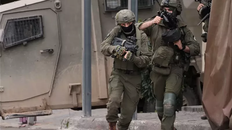 جيش الاحتلال يعلن مقتل عنصرين من حماس في غزة