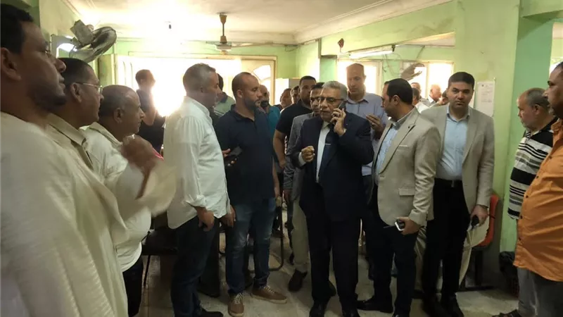 محافظ الدقهلية يتابع العمل بالتأمينات الاجتماعية بالمنصورة ويوجه بتيسير إجراءات المقاولين