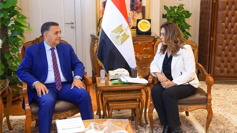 وزيرة التنمية المحلية تتابع مع محافظ القليوبية الموقف التنفيذي لمشروعات الخطة الاستثمارية و