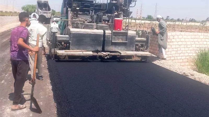 بدء رصف طريق الأغانة ـ الأبراج بطول 5 كيلومترات كمرحلة أولى بطما