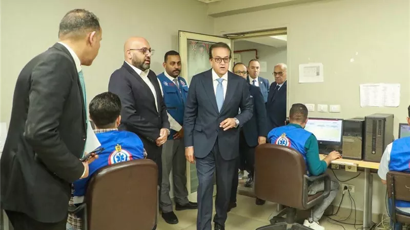 وزير الصحة يتفقد مركز الخدمات الطارئة 137 ويؤكد اهمية  سرعة الاستجابة لاحتياجات المواطنين