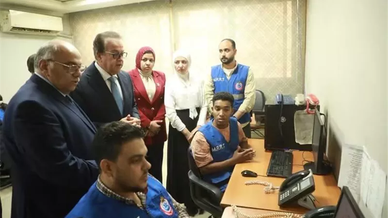 وزير الصحة يتفقد مركز الخدمات الطارئة ويؤكد أهمية سرعة الاستجابة للمواطنين