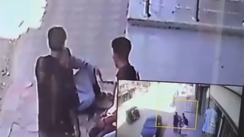 ضبط 3 شباب ظهروا في فيديو خلال تعديهم بالضرب على مسن بالفيوم