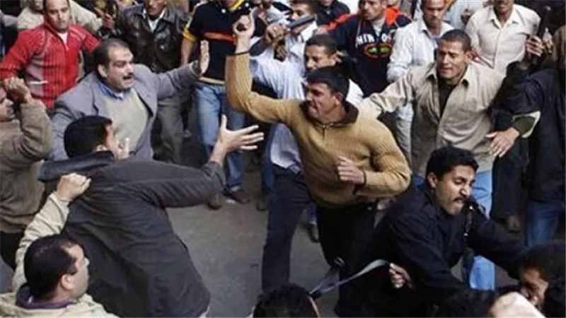 إصابة شابين في مشاجرة باستخدام قطْر ومطواة بشارع السلك في شربين بالدقهلية