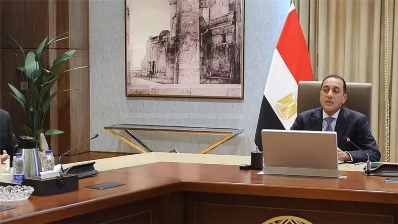 رئيس الوزراء يلتقي وزير الشباب والرياضة لبحث محاور الجلسة المخصصة للقطاع