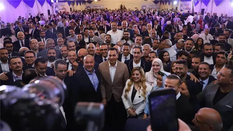 «قفلها بتنظيمي موسع».. مستقبل وطن يختتم جولته بالجيزة بحضور أحمد عبد الجواد وحسام الخولي