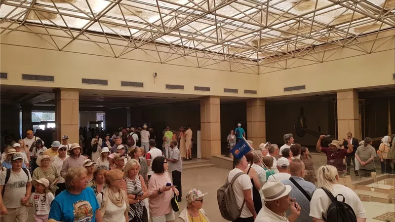 نقابة المرشدين بالأقصر تحذر من ممارسي الإرشاد السياحي دون ترخيص
