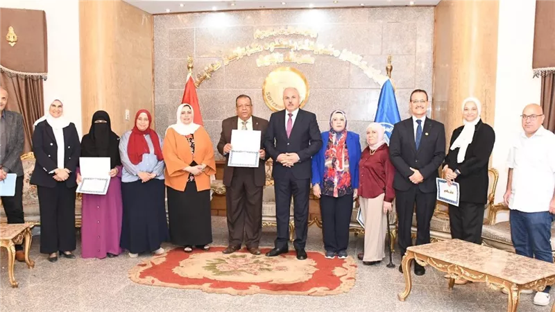 رئيس جامعة قناة السويس يكرم الفائزين بجائزة الأداء المتميز عن شهري يونيو ويوليو 2026