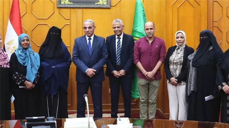 5 منح عمرة مجانية لأبناء محافظة الإسماعيلية من الفئات الأولى بالرعاية.. صور