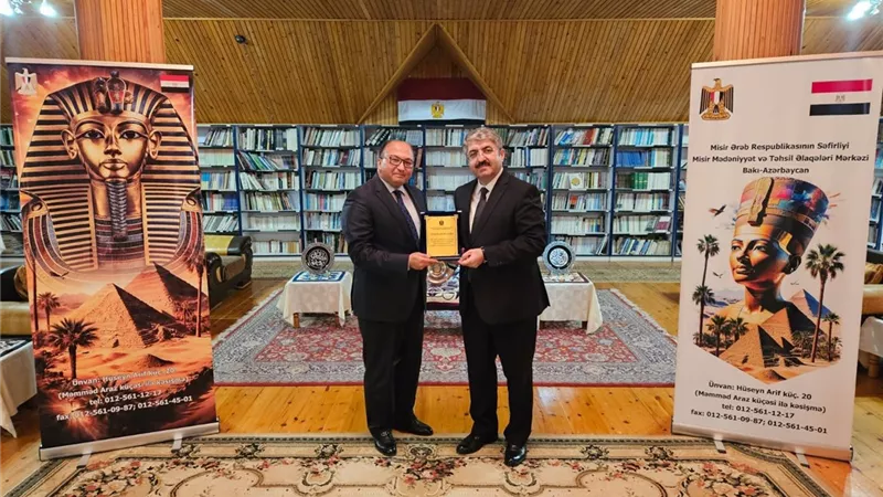 المركز الثقافي المصري في أذربيجان يكرّم الدكتور سيمور نصيروف