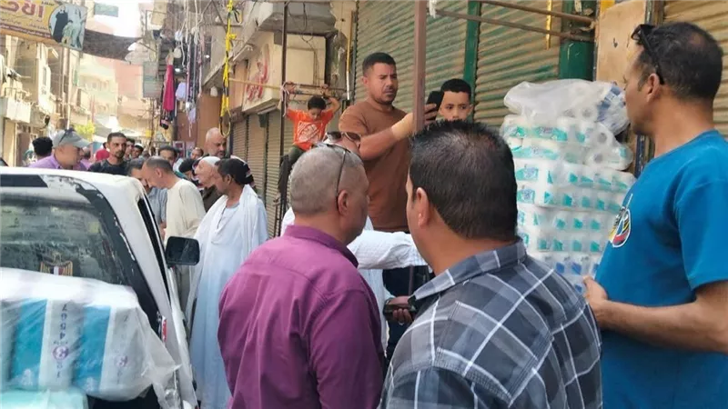 محافظ المنيا يوجه بتكثيف حملات متابعة تراخيص المحال والأنشطة التجارية