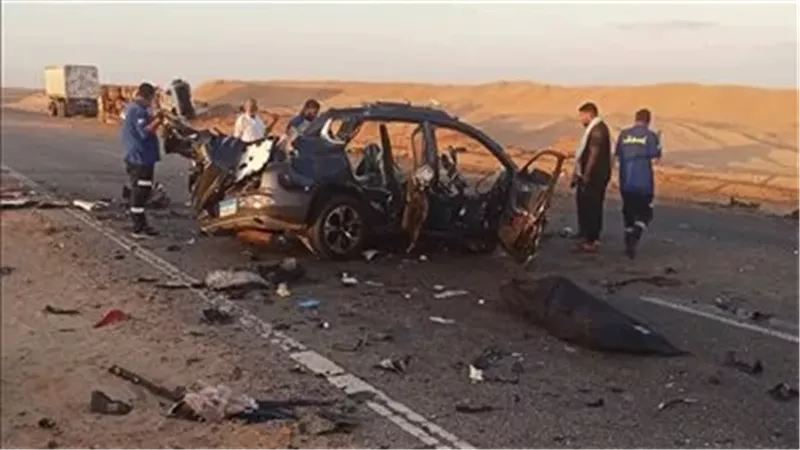 مصرع شخصين وإصابة 3 آخرين في حادث تصادم بطريق الواحات الصحراوي